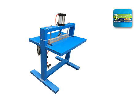 Máquina Semi-automática para Colocar Sierras en Caja Dispensadora
