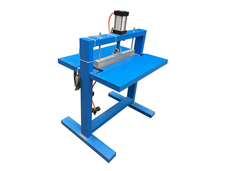 Máquina Semi-automática para Colocar Sierras en Caja Dispensadora
